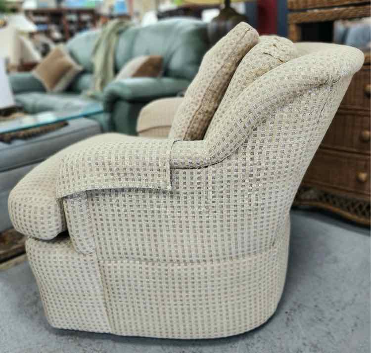 Craftsman Arm Swivel Chair