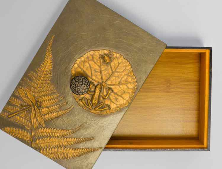 Brown Frog Pond  Box w/ Lid