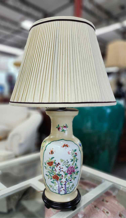 Vtg. Chinese Porcelain Lamp