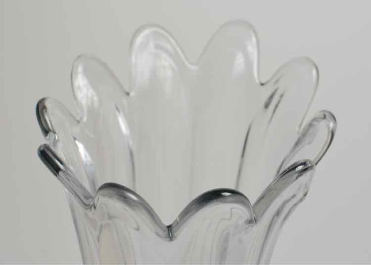 Lrg Clear Glass Swung Vase