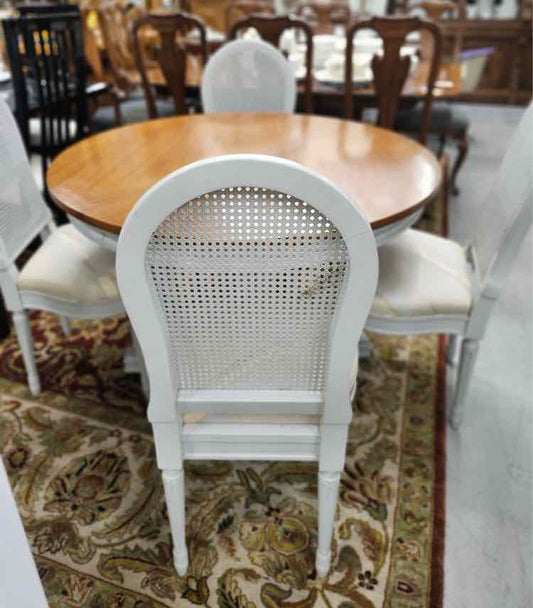 Round Dining Table w/ 4 chairs