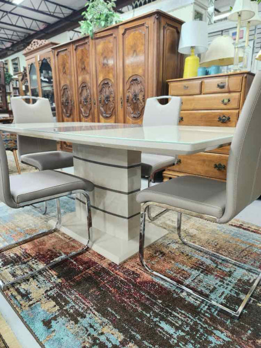 Modern Dining Table w/4 Chairs