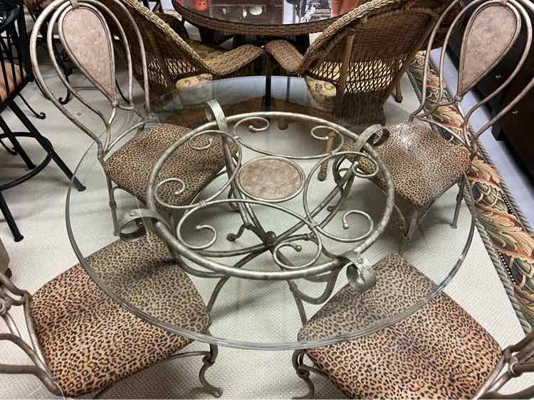 Antique Wrought Iron Round w/4 Leopard Chairs