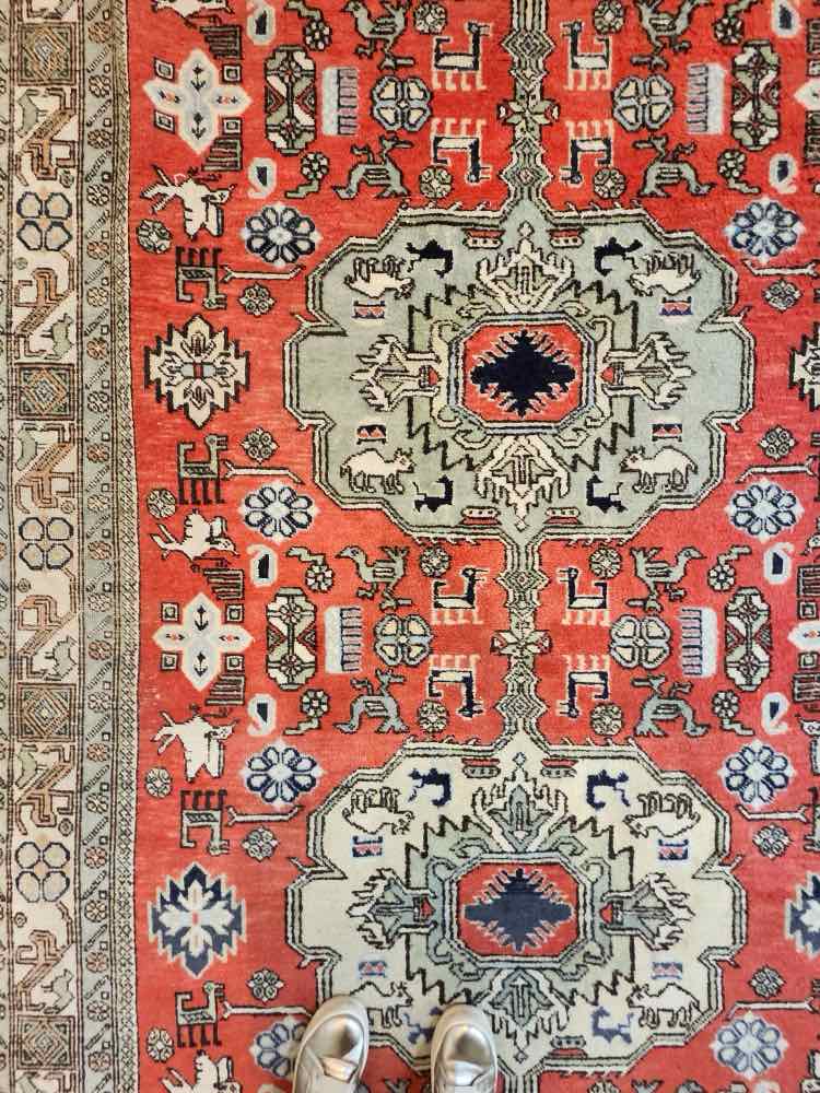 9'3" x 5'5" Red/Green Handwoven Rug