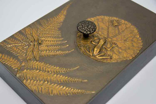 Brown Frog Pond  Box w/ Lid