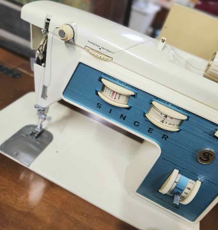 Sewing Machine w/Table