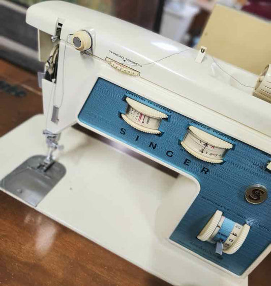 Sewing Machine w/Table