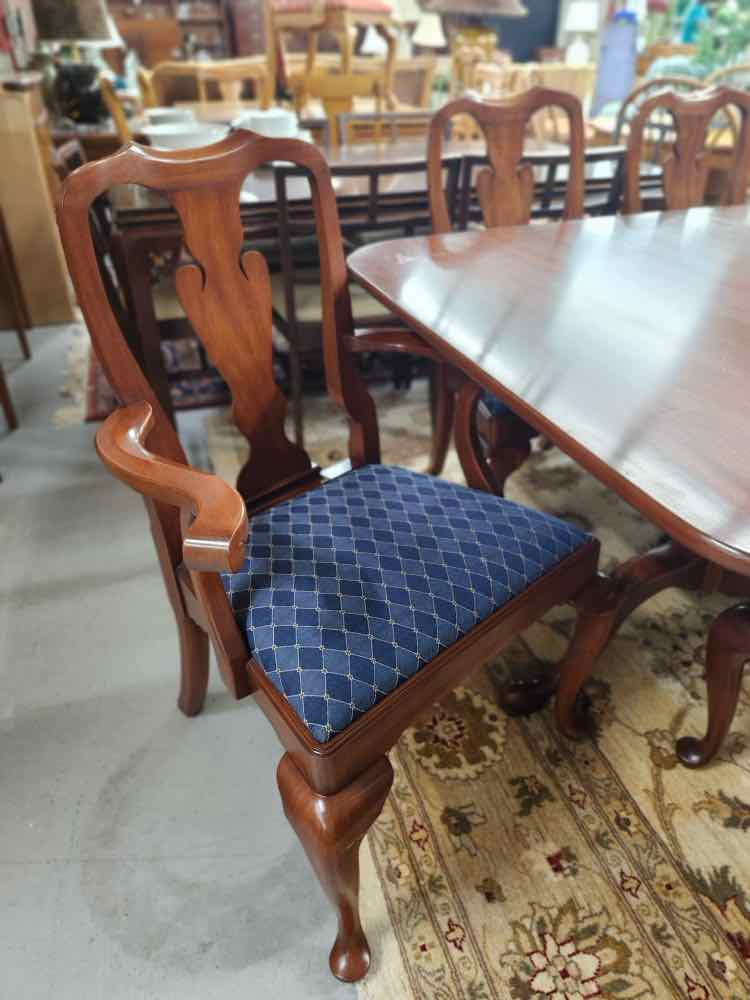 Dining Table w/6 Chairs