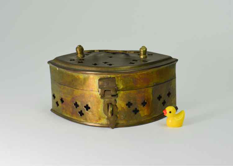 Vtg.Octagonal Brass Cricket Box
