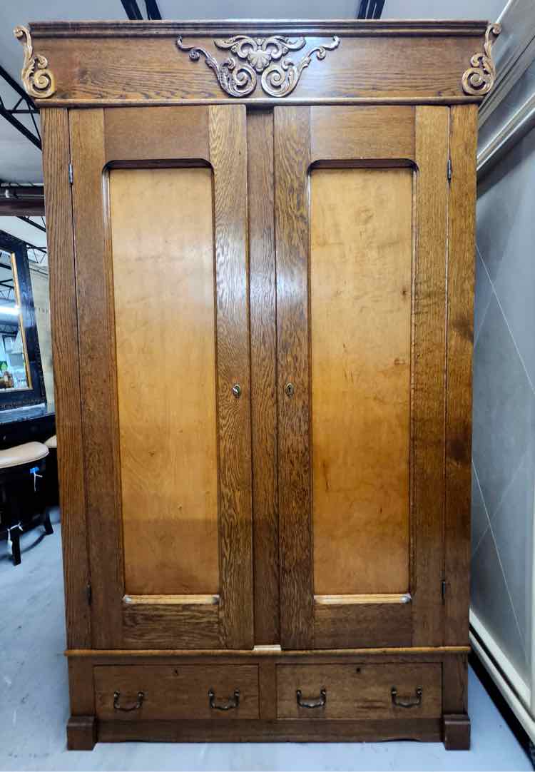 Armoire Oak