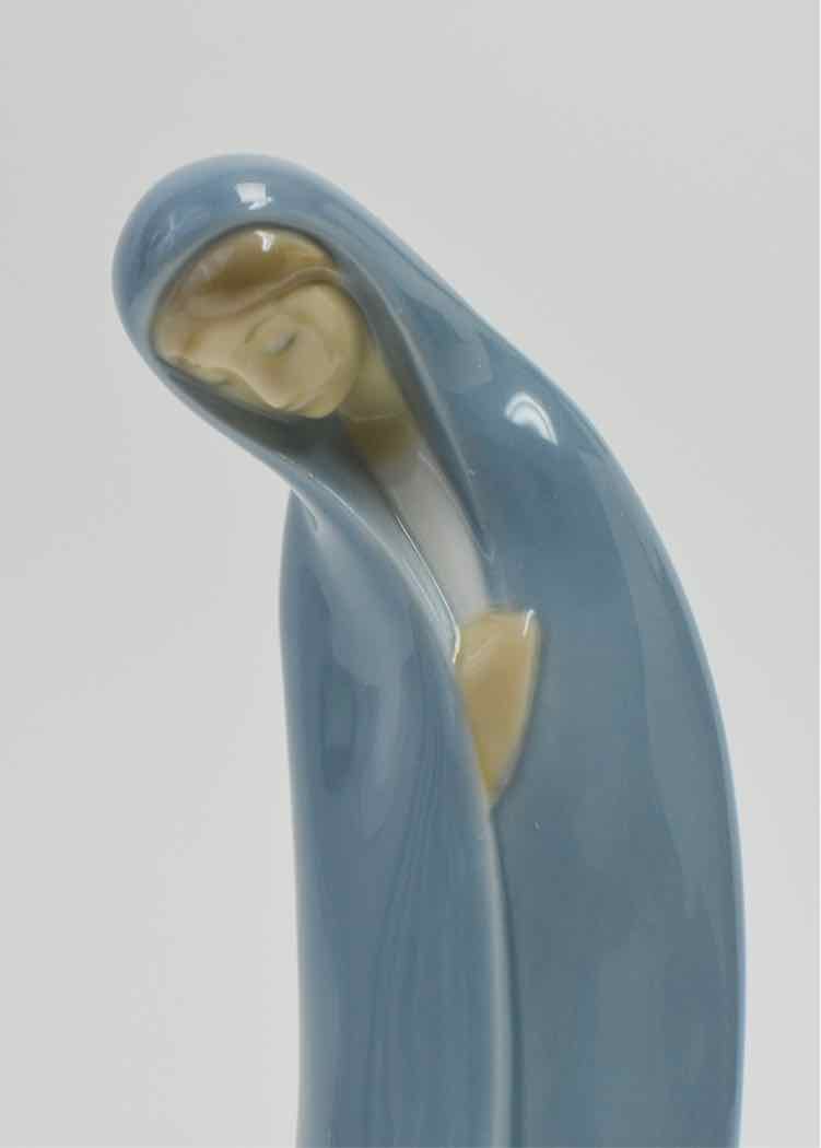Lladro Madonna Nativity Figurine