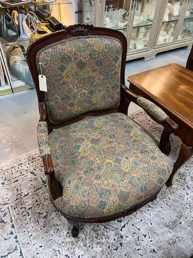 PAIR OF UPHOLSTERED CHAIRS