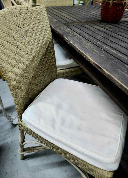 6 Wicker Outdoor Chairs