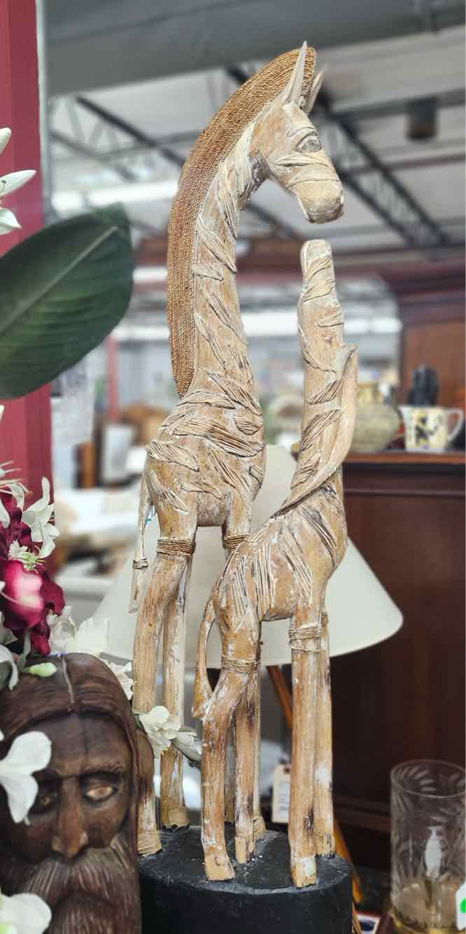 Mother and Child Giraffe Statue