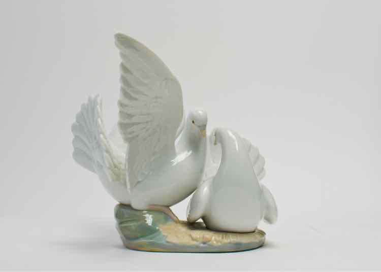 Art Lladro Porcelain "Love Nest Doves"