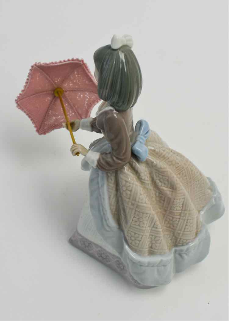 Lladro 'Jolie' Porcelain Figurine