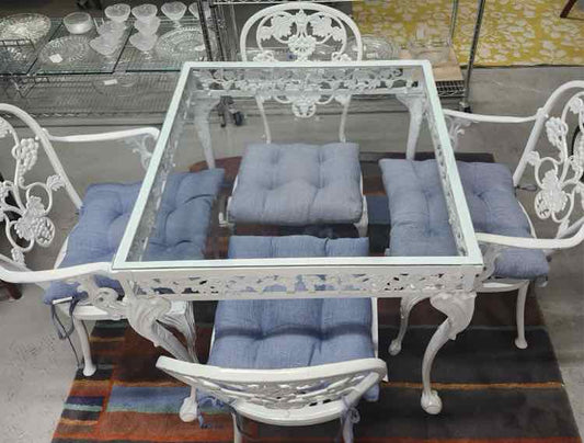 Outdoor Furniture White Metal Table w/4 Chairs