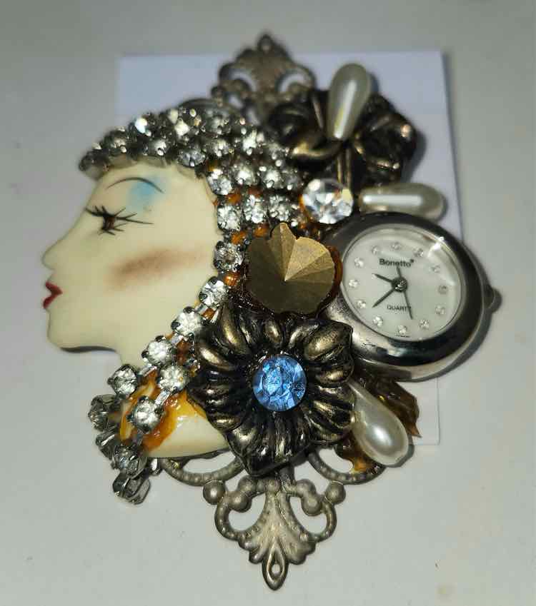 Bonetta Deco Lady Brooch