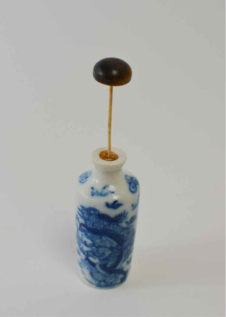 Porcelain B&W Dragon Snuff Bottle