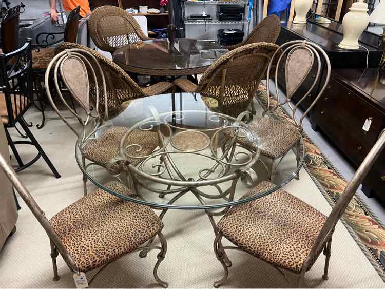 Antique Wrought Iron Round w/4 Leopard Chairs