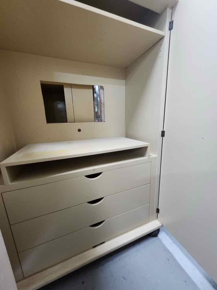 Armoire
