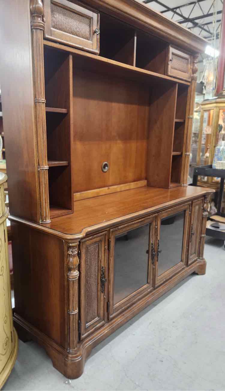 Broyhill 2pc T.V Cabinet