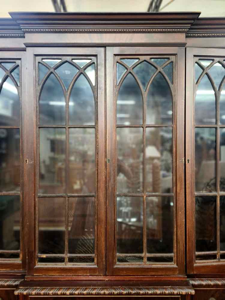 2 Piece China Cabinet Hutch