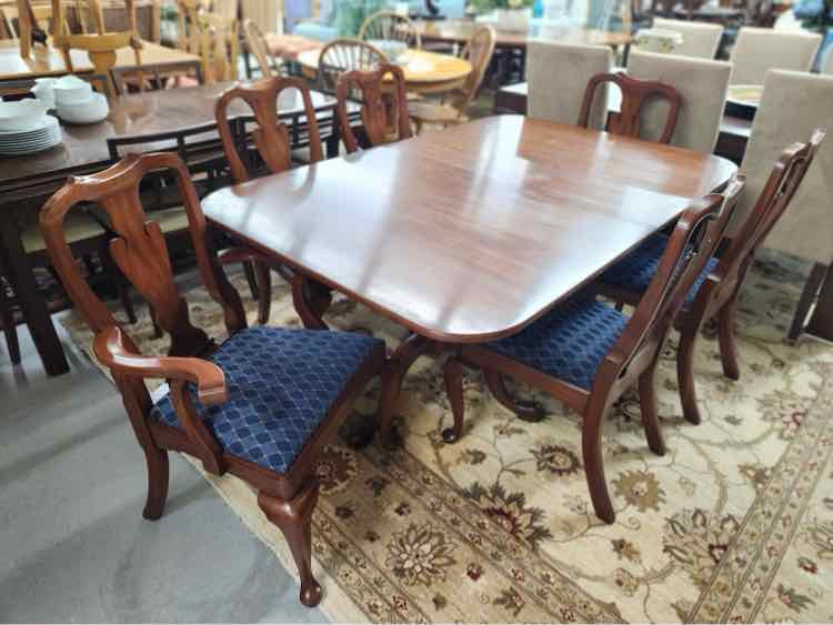Dining Table w/6 Chairs