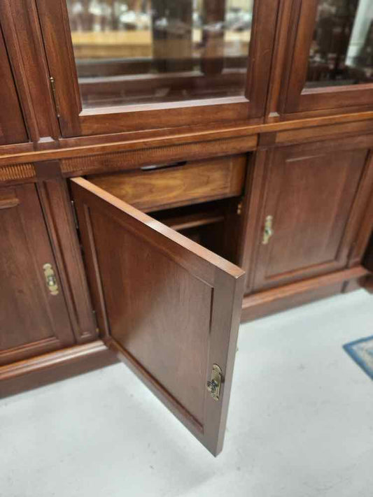 2pc Ethan Allen Hutch