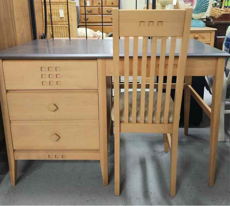 Baronet Desk w/Chair