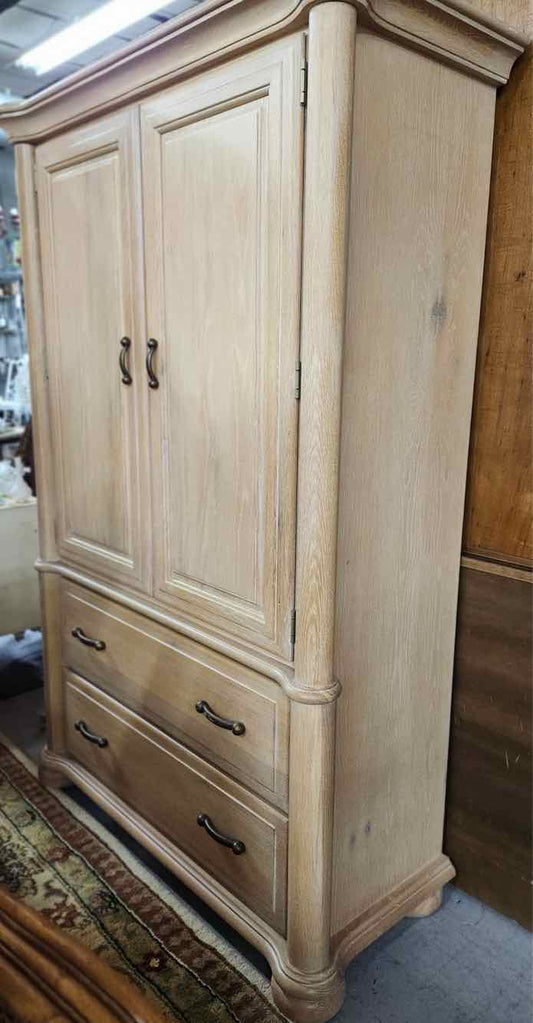 Stanley Armoire