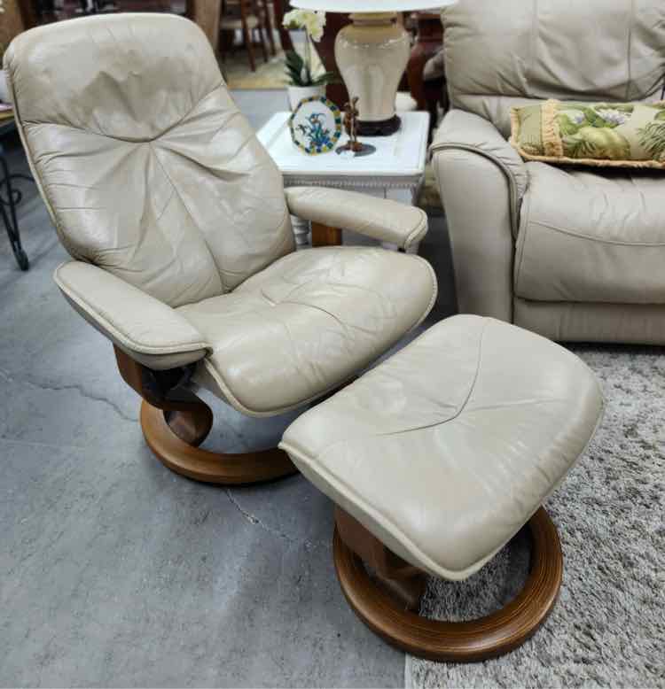 Stressless Chair w/Ottoman