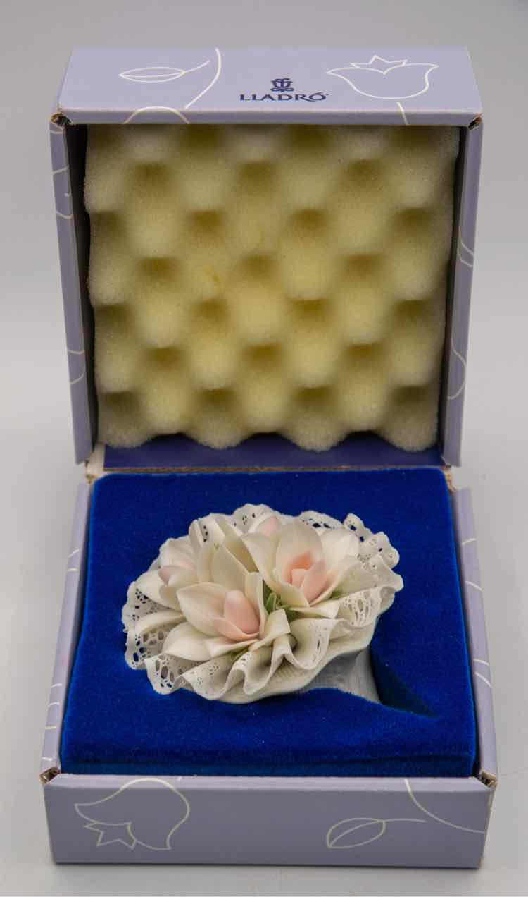 Lladro 16624 Bouquet of Flowers