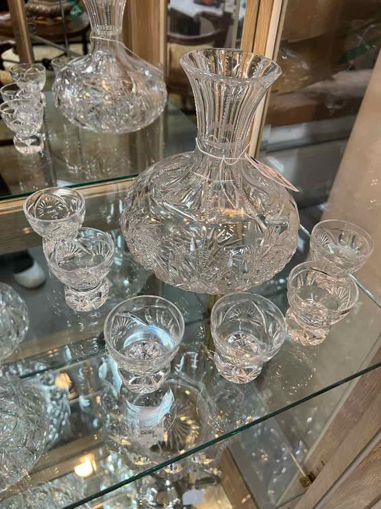 CRYSTAL CUT GLASS DECANTER 6 SIDE GLASSES