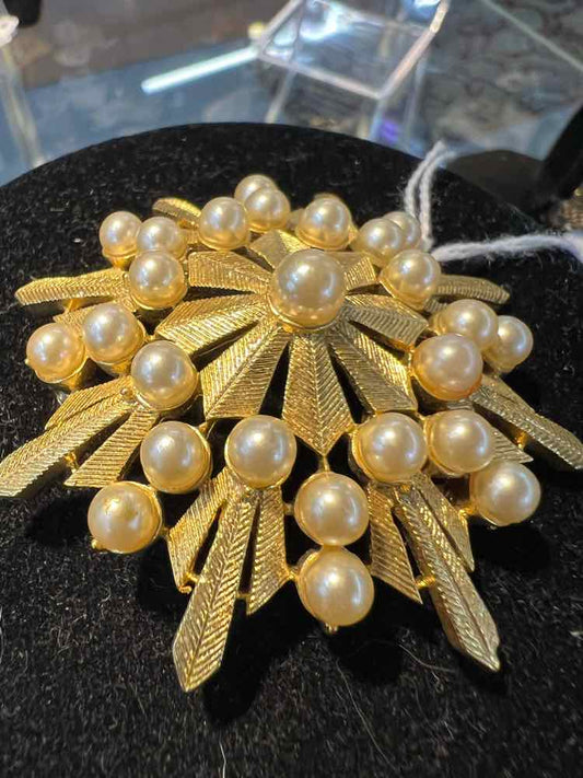 Vtg.Goldtone Pearl Brooch