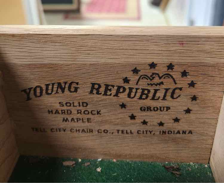 2pc Young Republic Hutch