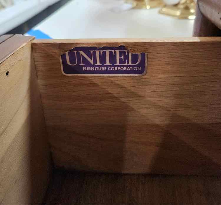 United Dresser