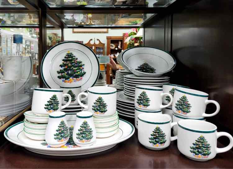 Dishware Christmas Set