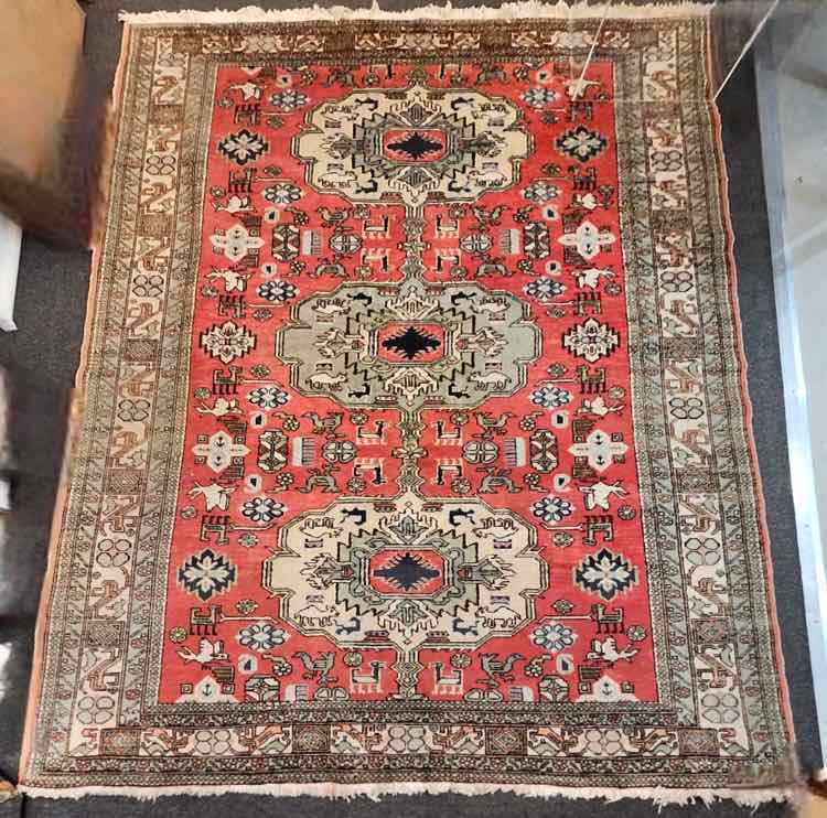9'3" x 5'5" Red/Green Handwoven Rug