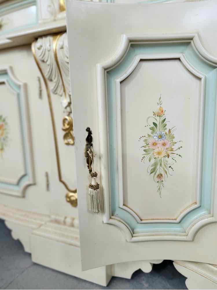 2pc Beige/Gold Hutch