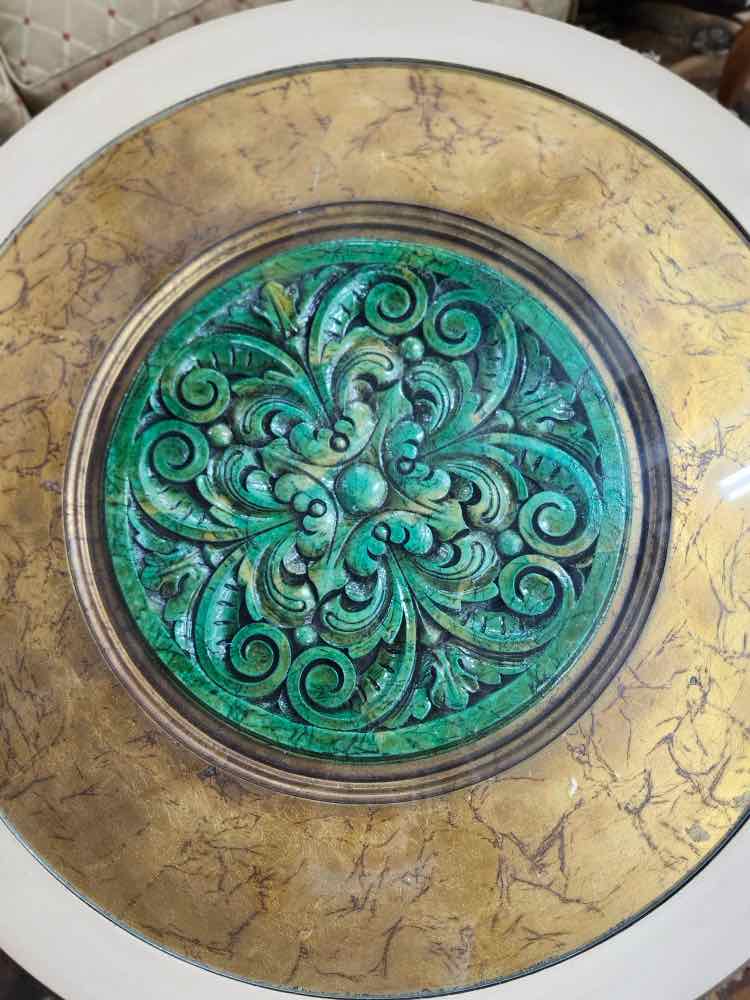 Round Cocktail Table w/Green Medallion
