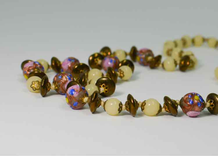 Vtg. Cake Bead Necklace