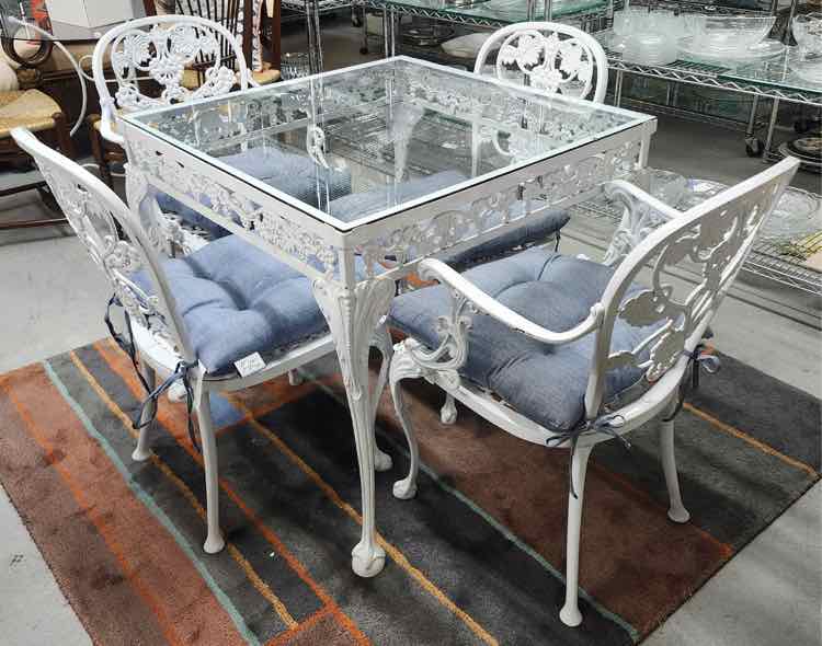 Outdoor Furniture White Metal Table w/4 Chairs