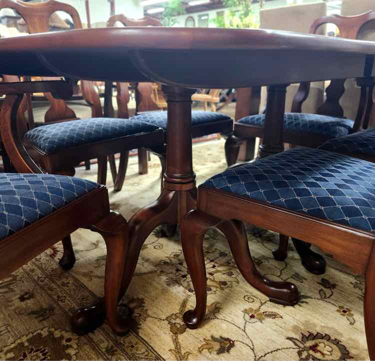 Dining Table w/6 Chairs