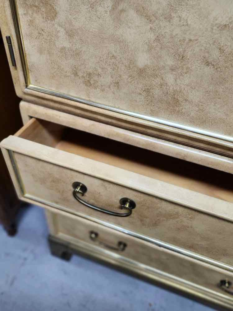 Armoire