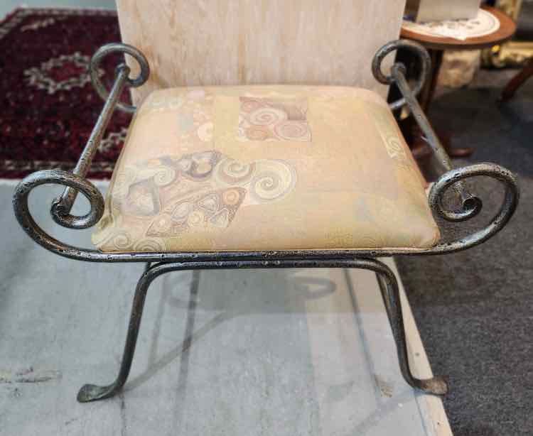 Vanguard Metal Bench
