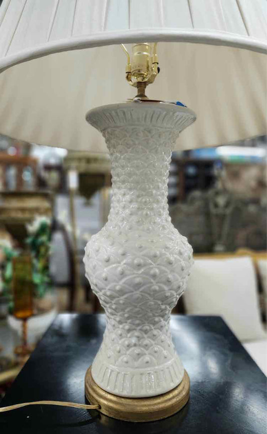 Cream & Gold Fish Scale Design Lamp