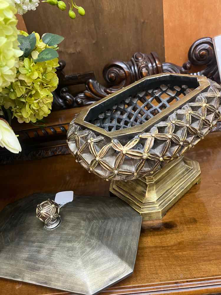 GOLD LIDDED DECOR BOX