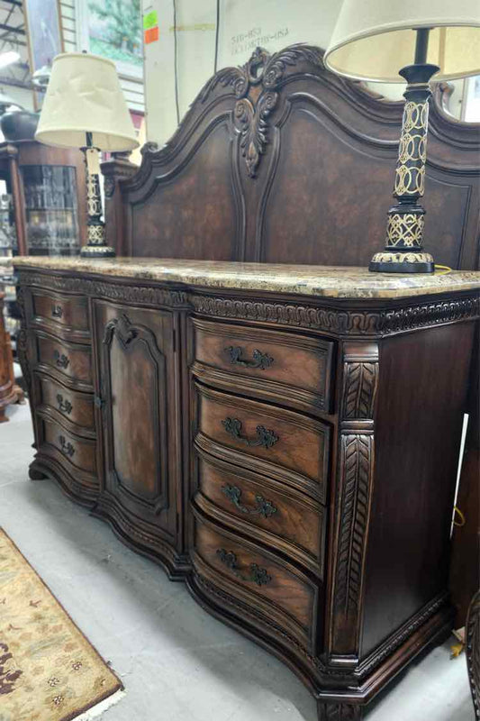 King Bed w/Dresser/Pair Nightstands