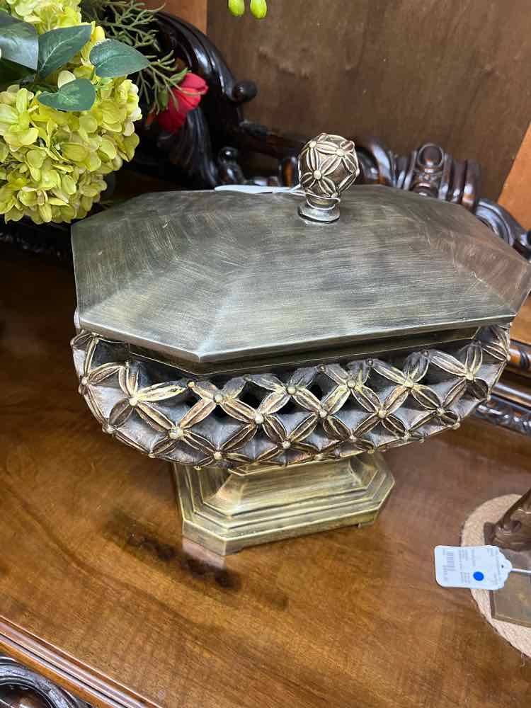 GOLD LIDDED DECOR BOX